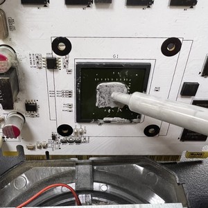 Pasta Térmica de Metal Líquido de 15-70W con Resistencia Térmica de 0.02 y Temperatura de Funcionamiento de -40~150C para CPU y Accesorios Electrónicos - Product Image 5