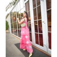Robe trapèze rose bonbon tie-dye à volants, taille XS, en mousseline respirante avec taille naturelle et décolleté en U
