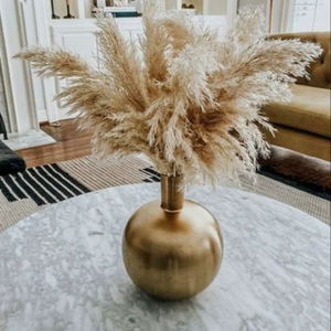 Vase en métal design pour décoration intérieure haut de gamme avec design exclusif, finition lisse et présence élégante - Product Image 1