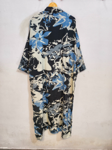 Robe kimono en patchwork de sari de soie faite à la main, couvre-maillot de bain, vêtement de nuit, longue robe, kimono en sari de soie recyclée vintage indien fait à la main - Product Image 3