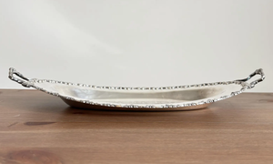 Plateau ovale en argent de style antique français avec deux poignées, bordure florale en relief, plat à pain et à servir - Product Image 2