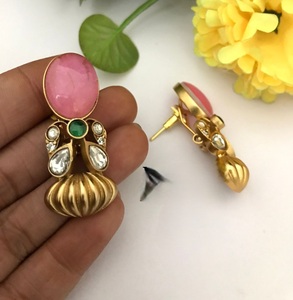 Adorables Pendientes de Moissanita con Baño de Oro de Latón de Primera Calidad, Estilo Kundan, para Mujer, Colección para Bodas y Fiestas - Product Image 4
