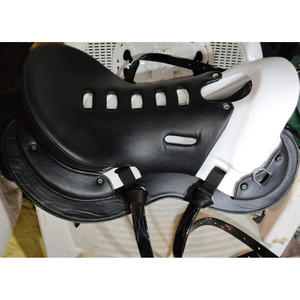 À VENDRE : Ensemble de selle synthétique PODIUM avec coussinets en maille respirante et ensemble de bride en PVC, taille 14, 15, 16, 17, 18, prix 60 $, carte de crédit acceptée - Product Image 5