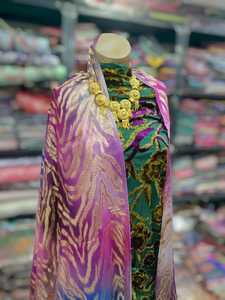 ผ้ากำมะหยี่สีเขียวมาคบัล ดีรัก พร้อมลายปักดอกไม้สีทองรูปพระจันทร์เสี้ยว ดีไซน์หรูหรา เป็นมิตรกับสิ่งแวดล้อม เหมาะสำหรับทำชุดแต่งงาน - Product Image 2