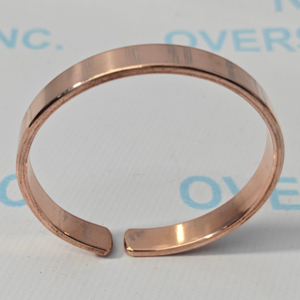 Brazalete Moderno de Cobre Liso, Joyería Ecológica para Sanación Energética y Reducción del Estrés, Tamaños Personalizados Disponibles - Product Image 1