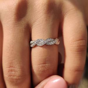 Anillo Infinito con Diamante Redondo de Moissanita, Diseño Único, Unisex, Plata 925 Original, Regalo para Novios, Ideal para Bodas y Fiestas - Product Image 2