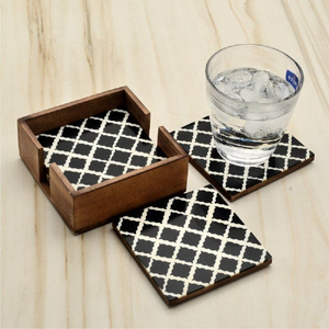 Sous-verres vintage en bois imprimés, motif quadrillé noir et blanc, antidérapants, écologiques, faits à la main, résistants à la chaleur pour table - Product Image 1