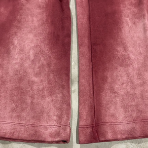 Pantalon décontracté léger pour homme Askar, coupe large, en polyester tissé, imprimé lettres, avec fermeture éclair, cordon de serrage et taille élastique, couleur unie rouge - Product Image 4