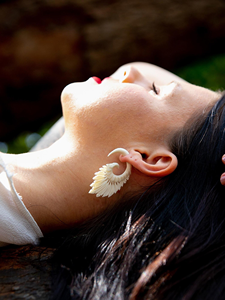 Boucles d'oreilles en os naturel, bijoux ethniques faits à la main - Product Image 5