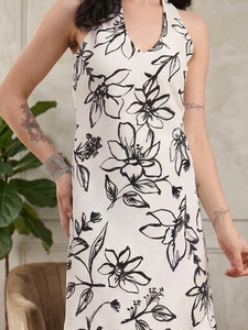Vestido Mini de Mujer con Estampado Floral en Tela Moss Bubble, Corte en A, Blanco y Verde, Sin Mangas, Cuello Halter, Estilo Contemporáneo, Vestido de Verano - Product Image 4