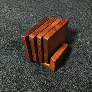 Posavasos artesanales de madera con forma de rompecabezas hechos a mano en India - precio bajo - Product Image 1