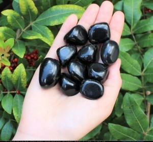 Pierre d'obsidienne noire naturelle polie - Product Image 4