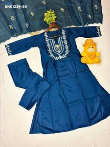 Última Colección, Nueva Variedad de Conjuntos de Kurti-Pant y Dupatta de Seda Chanderi con Bordado en Línea A, Moda Femenina de Fabricante - Product Image 6