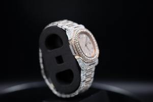 Proveedor indio de relojes de diamantes modernos con diseño duradero para uso diario y viajes de negocios, disponible a un precio competitivo. - Product Image 4