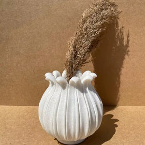 Urne de jardin de luxe en marbre blanc, sculptée à la main, écologique et durable, style ferme vintage, avec piédestal, pour fleurs d'extérieur classiques - Product Image 1