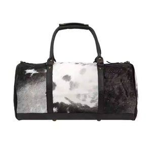 กระเป๋าหนังดีไซน์ทันสมัยพร้อมซับในโพลีเอสเตอร์และซิปปิด สำหรับการเดินทาง จุของได้เยอะ ดีไซน์มีสไตล์ - Product Image 3