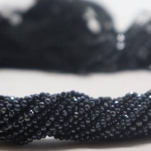 Cuentas facetadas de espinela negra natural de 2 mm, cuentas de espinela negra con revestimiento plateado de 13 pulgadas, cuentas de piedras preciosas de espinela negra a granel - Product Image 3