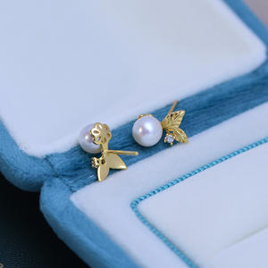 ต่างหูเงินแท้ S925 ดีไซน์กลีบดอกไม้ ประดับมุกน้ำจืด 9-10 มม. สีม่วง แสงเงางาม  สำหรับผู้หญิง  ทันสมัย เรียบง่าย  มีตำหนิเล็กน้อย - Product Image 5