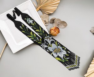 MEILLEURE VENTE Collier noir perlé avec fleur blanche, collier floral orchidée blanche, bijoux fantaisie en perles de rocaille, idéal pour un cadeau - Product Image 1