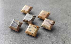 บิสกิตแจสเปอร์ทรงสี่เหลี่ยมธรรมชาติ คุณภาพการเจียระไนแบบเหลี่ยมคม  จิวเวลรี่พลอยหลวมที่ผ่านการปรับขนาดแล้ว - Product Image 2