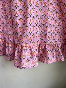 Haut d'été pour femme imprimé à la main, chemisier décontracté en coton à motifs floraux avec broderie, haut court fait main à prix d'usine - Product Image 2