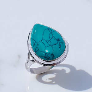 แหวนเงินประดับพลอยเทอร์ควอยซ์ทรงลูกแพร์ธรรมชาติขนาดใหญ่ ราคาขายส่ง - Product Image 2