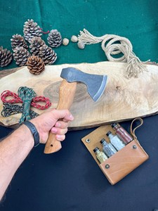 Cuchillo para Pizza Forjado a Mano, Equipo de Camping, Equipo de Bushcraft, Diseño Grabado, Hoja de Acero Forjado, Mango de Madera, 9 Pulgadas de Hoja Cortante - Product Image 3