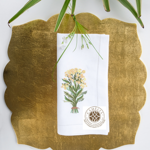 Lino natural con bordado de ramo de tansy atado, suave pero duradero, que aporta fresca elegancia primaveral a mesas y reuniones. - Product Image 2