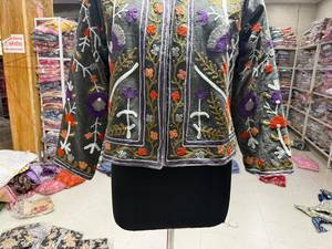 Chaqueta de Mujer con Cuello Mandarín Bordado a Mano con Flores, Manga Tres Cuartos, Estilo Étnico Otoñal, Corta, Diseño Elegante, Regalo - Product Image 5