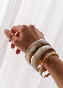 Brazalete de cuerno natural hecho a mano, accesorios de joyería étnica para mujer, colección de regalos para bodas y festivales. - Product Image 5
