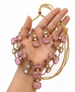 Ensemble collier et boucles d'oreilles Kundan Polki rose, plaqué or, bijoux indiens de mariée, bijoux de mariage traditionnels pour femmes - Product Image 3