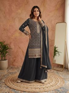 Combinaisons Palazzo de créateur avec broderies et sequins, tenues de soirée, disponibles en gros. - Product Image 2