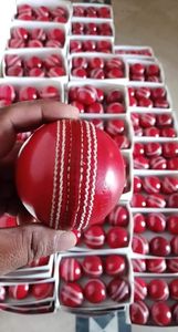 Pelota de Cricket de Cuero Rojo de Grado Profesional, Personalizable, Duradera, 0.4-0.45 kg, Precio de Fábrica - Product Image 6