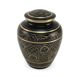 Urnas de Cremación de Latón Negro Radiante, Urnas Personalizadas Grabadas a Mano para Cenizas Humanas Adultas, Hechas a Mano, Venta al Por Mayor - Product Image 2