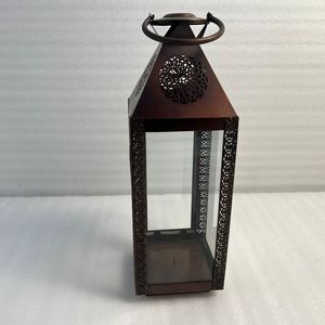 Lanterne artisanale en fer et verre avec finition brune, idéale pour l'éclairage et la décoration des patios, jardins et balcons. - Product Image 1