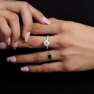 Anillo de diamante cultivado en laboratorio con corte brillante redondo, certificado por IGI, de color D a F, 2.00 ct, en oro, plata, amarillo, blanco, rosa, con brillo radiante y eternidad. - Product Image 1