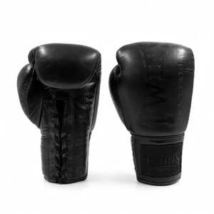 Personalisierbare schwarze Boxhandschuhe aus hochwertigem Leder mit Klettverschluss und verstellbaren Riemen für Kickboxen und Kampfsport - Product Image 1