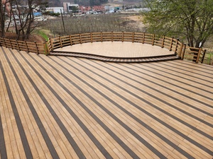 Tarima de Madera Plástica WPC Ecológica e Impermeable de Tercera Generación en Oferta, para Piscina, Barbacoa, Jardín, Parque, Estadio, Caminos y Construcción - Product Image 1