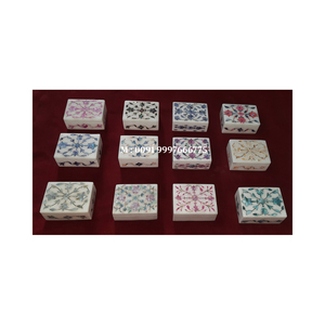 Boîte à bijoux rectangulaire en marbre blanc naturel avec incrustation de fleurs faites à la main et de nacre, pour ranger les colliers - Product Image 4