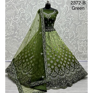 Collections de velours de vêtements de mariée indiens pour la mariée avec le travail de Zarkhan par Fabzone - Product Image 1