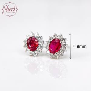 Boucles d'oreilles clous classiques en or blanc massif 18 carats pour femme, style Diana, forme ovale, halo, serties de rubis naturels et de diamants, parfaits pour un anniversaire - Collection Sheri Jewels - Product Image 2