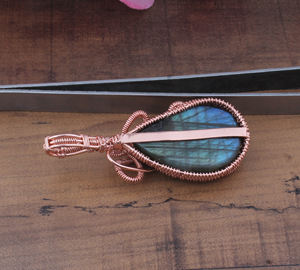 จี้ห้อยทำมือสไตล์วินเทจประดับเพทายธรรมชาติ ลวดเงินแท้ 925 ประดับพลอยสีฟ้า งานฝีมือ ขายส่ง สร้อยคอแบบยูนิเซ็กส์ - Product Image 3