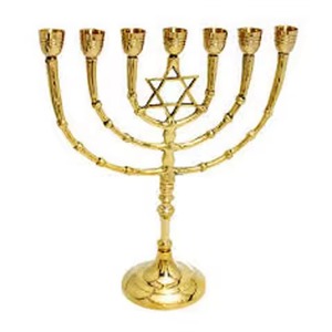 Candelabro de Metal Duradero con 7 Brazos para Velas Menorah, Elegante Decoración para el Hogar - Product Image 3