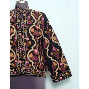 Veste Cotrise matelassée luxueuse brodée à la main, respirante, épaisse, 100% coton, avec des détails floraux complexes, élégance intemporelle - Product Image 3