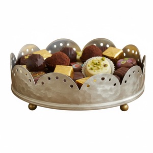 Juego de 2 tazones para servir de aluminio martillado a mano, con borde festoneado, estilo moderno, acabado plateado, para chocolate o aperitivos. - Product Image 2