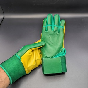 ถุงมือตีเบสบอลหนังสีเขียว Bruce Bolt แบบสวมได้ทั้งสองมือ ปิดด้วยแถบตีนตุ๊กแก สำหรับผู้ใหญ่ทุกเพศ เหมาะสำหรับการฝึกซ้อม - Product Image 1
