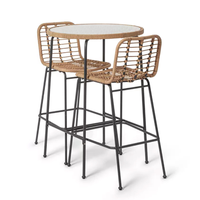 Tabouret de bar en rotin avec assise en osier tressé à la main et structure en fer pour la décoration de mobilier de bar à domicile