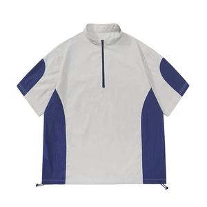 เสื้อเชิ้ตผู้ชายผ้าถักเนื้อนุ่มระบายอากาศได้ดี น้ำหนัก 160 กรัม ผลิตจากโพลีเอสเตอร์/คอตตอน ซาติน ย้อมสีพื้นเรียบ สวมใส่สบาย ไม่ยับ กระดุมเดี่ยว ปกคอเสื้อพับได้ เหมาะสำหรับฤดูร้อน - Product Image 1