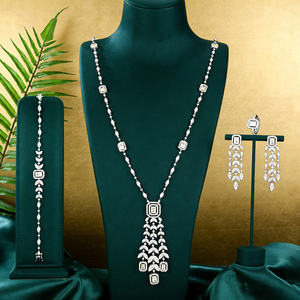 Nouvel ensemble de bijoux de luxe tendance 4 pièces en forme de cœur, collier, boucles d'oreilles, bracelet et bague pour femme, bijoux de mariage en argent - Product Image 6