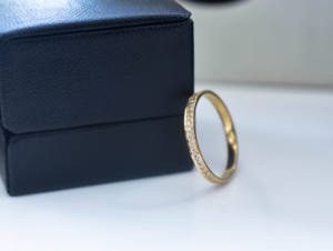 Anillo de Eternidad con Diamantes Brillantes Micro-Pavé en Oro Sólido de 18K, Brillo Eterno y Hermoso - Product Image 6